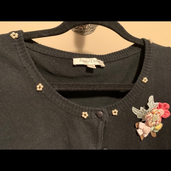 Cardigan with fabric brooch - Picture 2 of 4